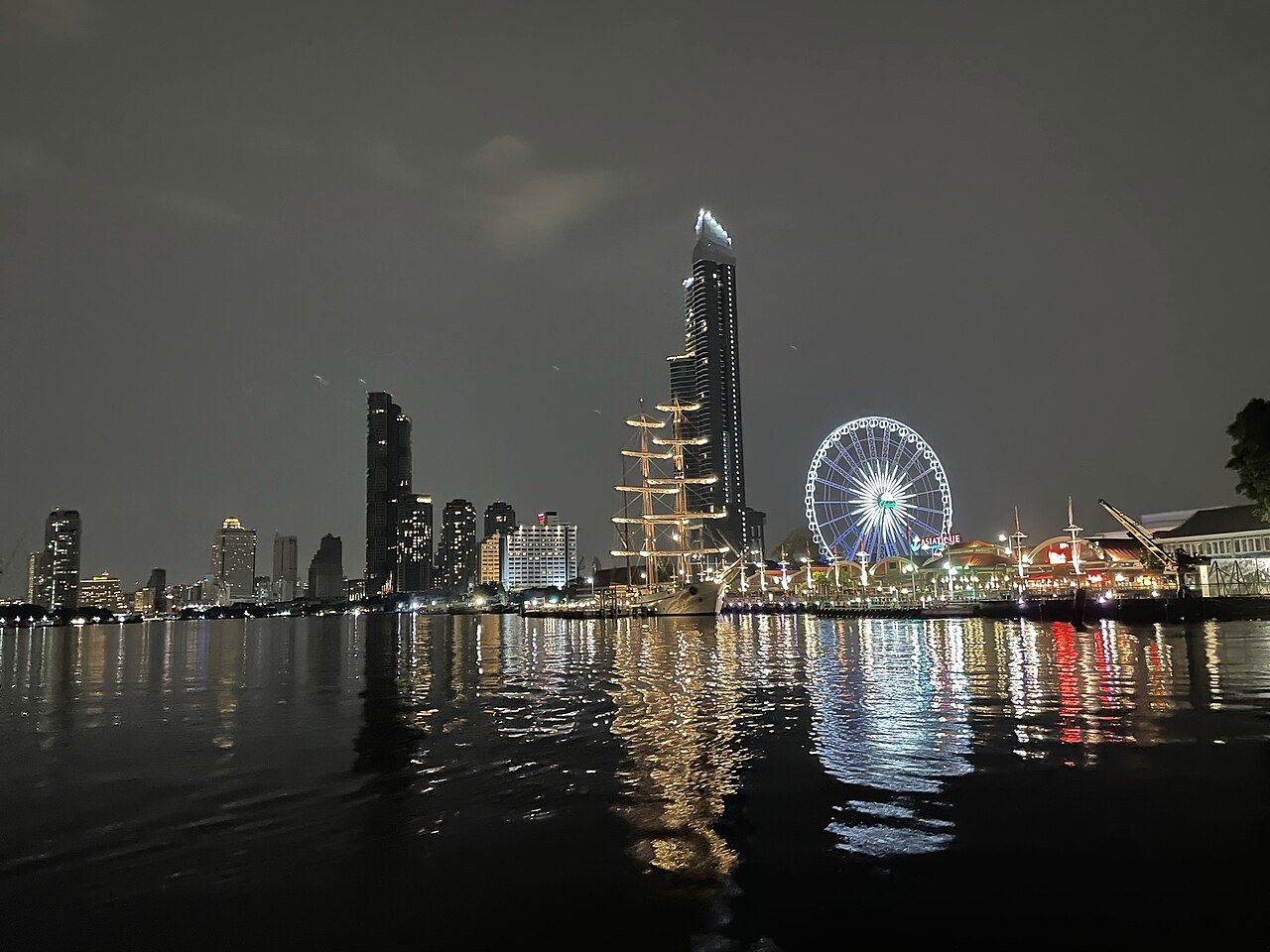 Asiatique The Riverfront — how to get there from Khlong San, and when to go