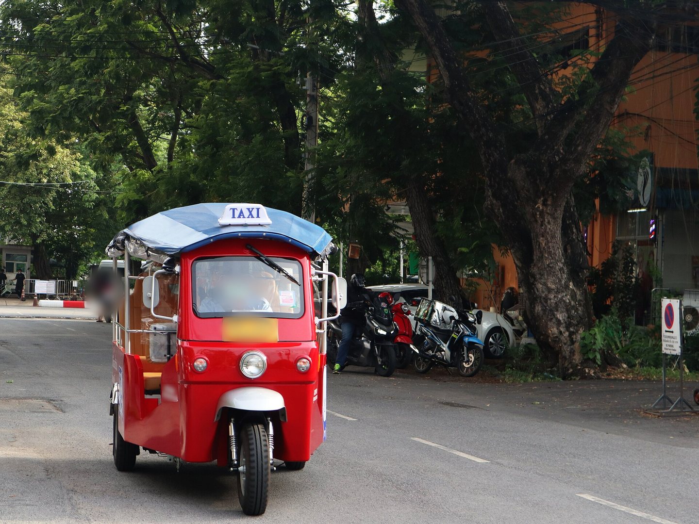How to use MuvMi electric tuk-tuks