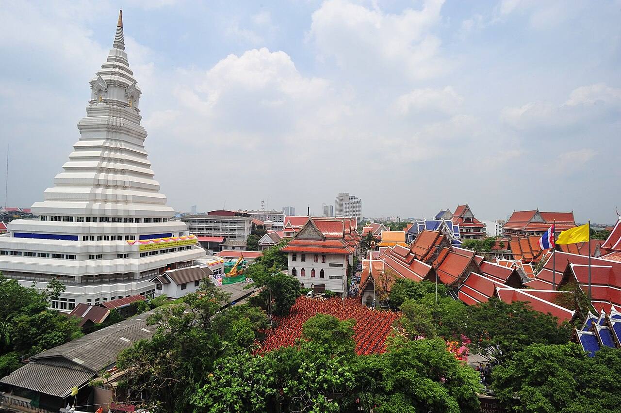 พระมหาเจดีย์มหารัชมงคลสีขาว วัดปากน้ำภาษีเจริญ